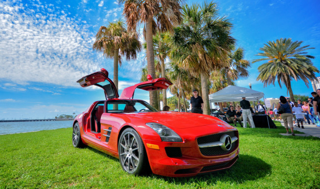 Lease a new red Mercedes-Benz SLS AMG
