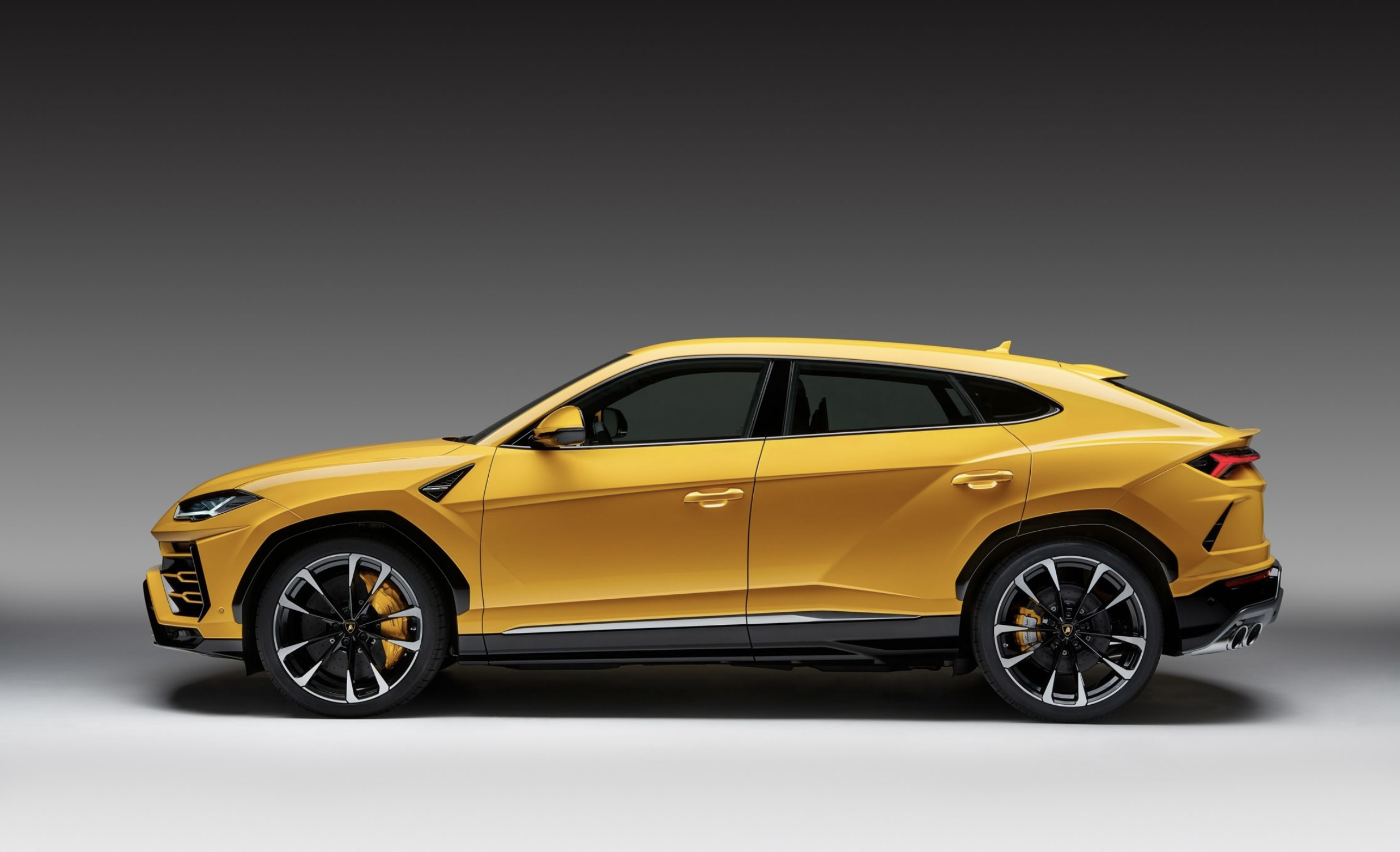 Model Perspective: 2019 Lamborghini Urus | Premier ...