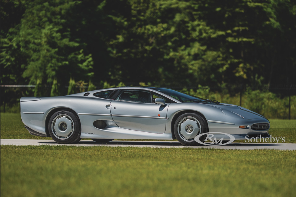  Model  Masterpiece Jaguar  XJ220 