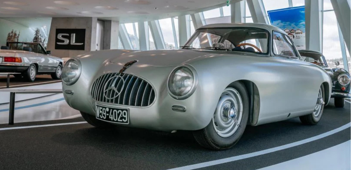 Mercedes W194 in museum display