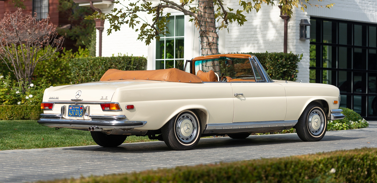 Light Ivory 1971 Mercedes-Benz 280 SE 3.5 Cabriolet top-down view