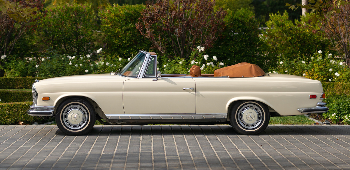 Light Ivory 1971 Mercedes-Benz 280 SE 3.5 Cabriolet profile view, top-down