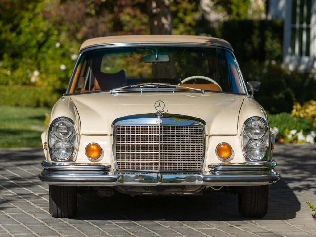 Light Ivory 1971 Mercedes-Benz 280 SE 3.5 Cabriolet front view
