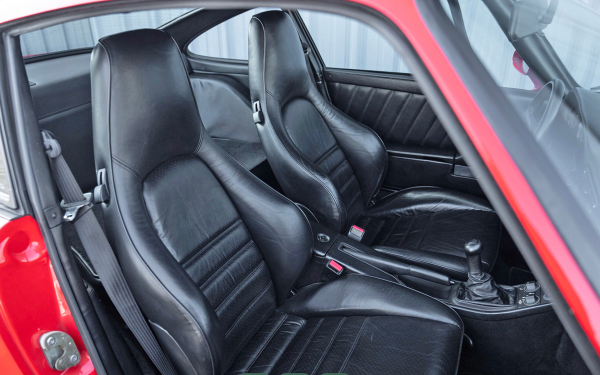 Porsche 959 interior view