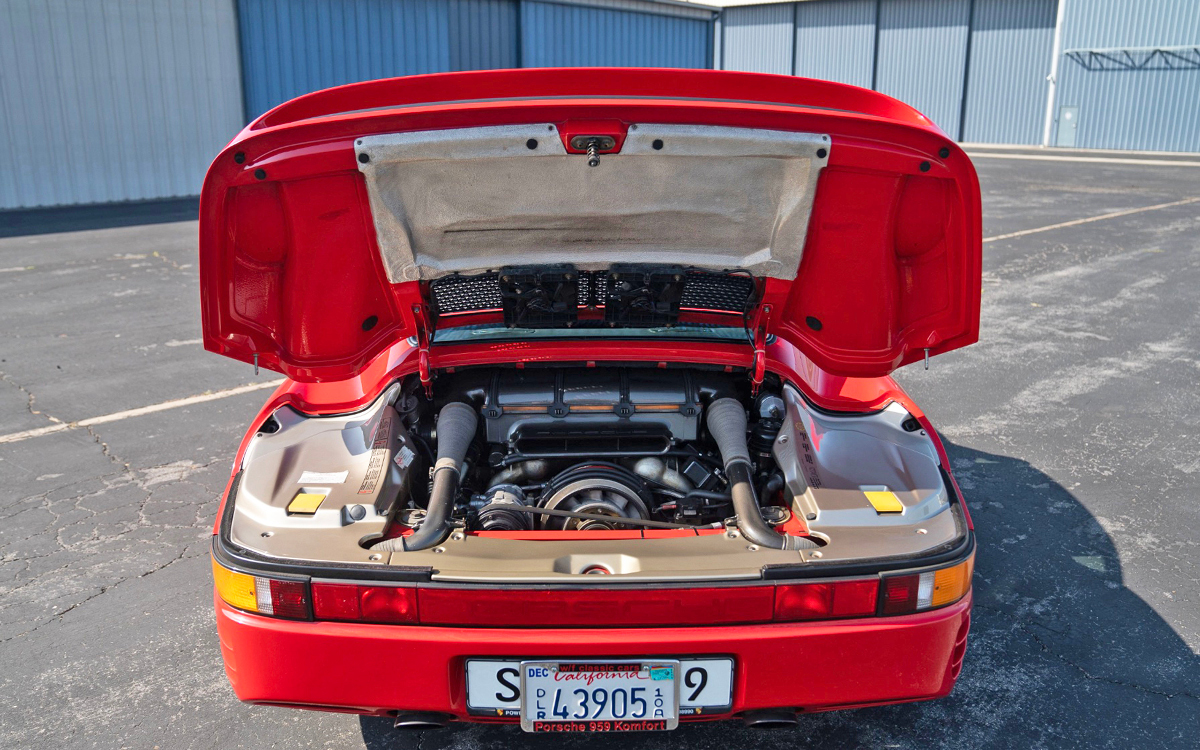 Porsche 959 engine view