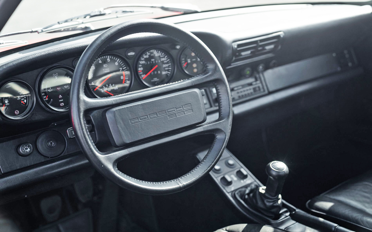 Porsche 959 dash view