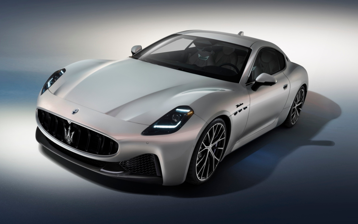 White Maserati GranTurismo, high left front view