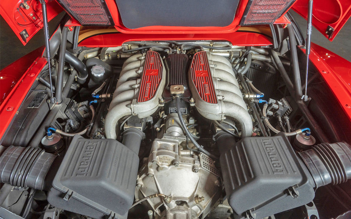 Red Ferrari Testarossa F512M engine
