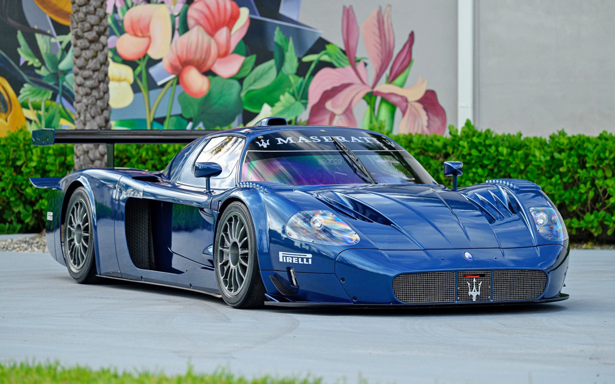 Blue Maserati MC12 Corse front right view