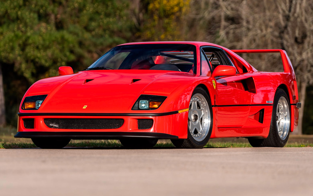 Red Ferrari F40 front left view