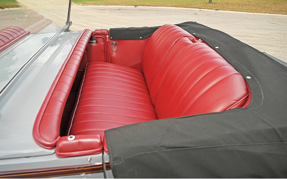 1933 Chrysler Imperial LeBaron Dual Cowl Phaeton rear compartment