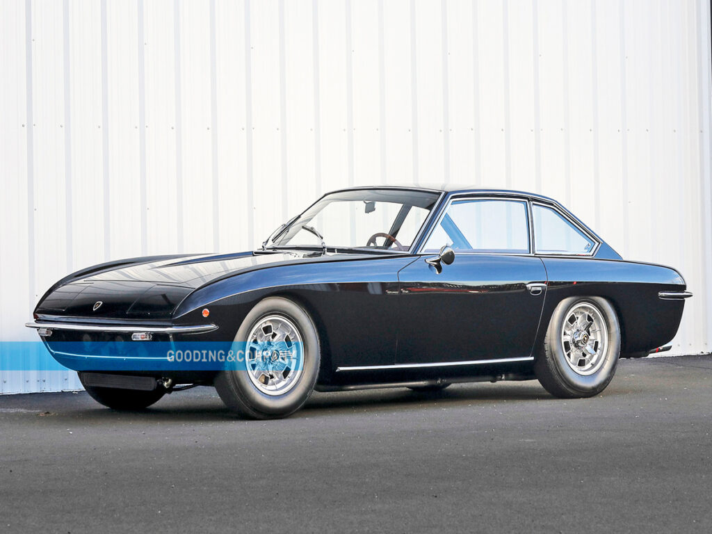 Black Lamborghini Islero left front view