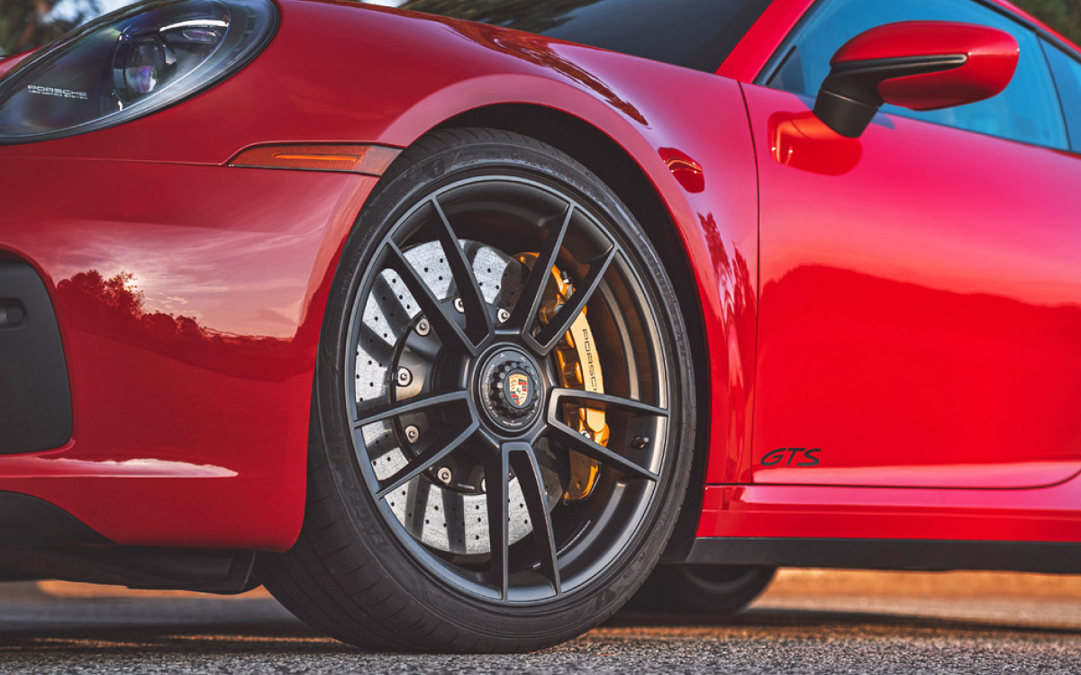 Porsche 911 Carrera GTS carbon-ceramic brake detail