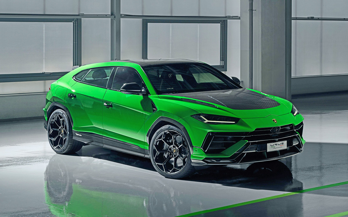 Viper Green Lamborghini Urus Performante left front view