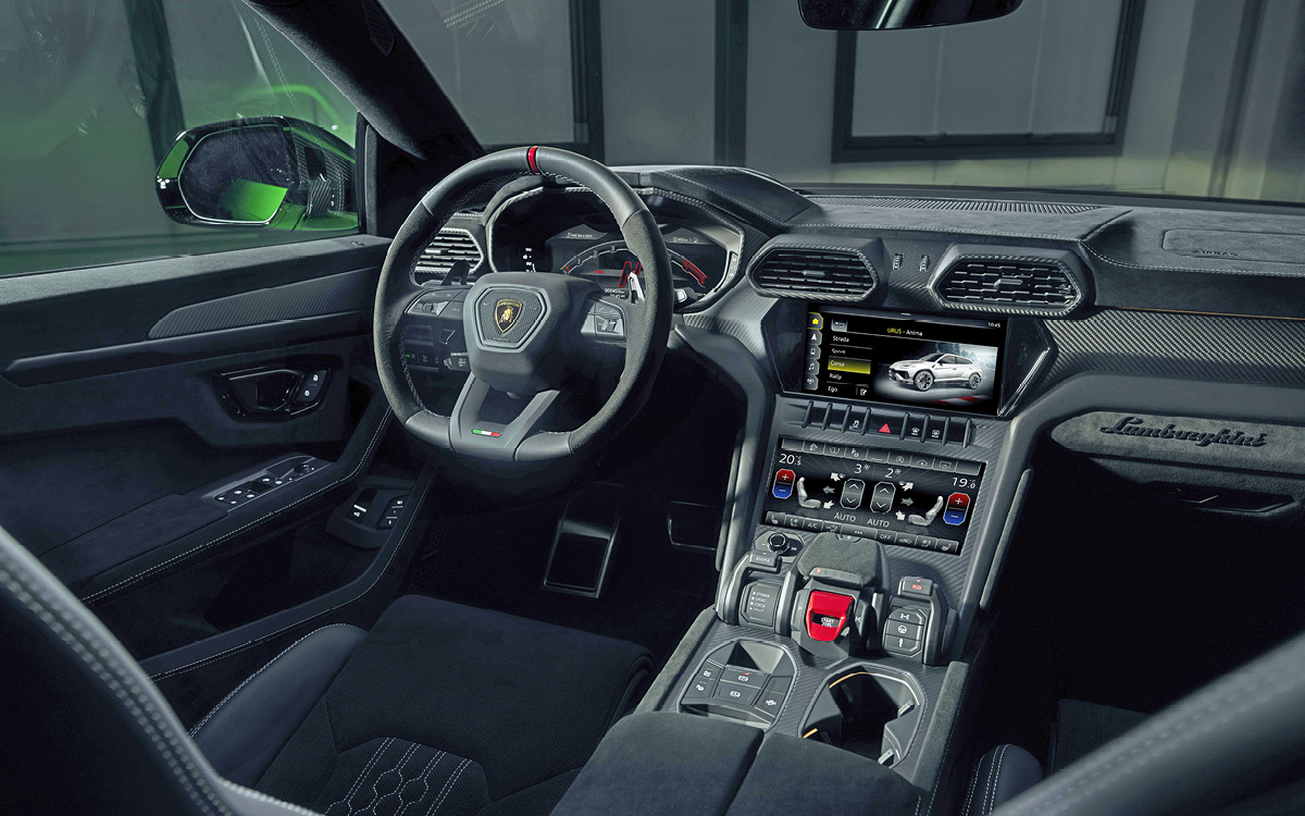 Lamborghini Urus Performante cockpit view