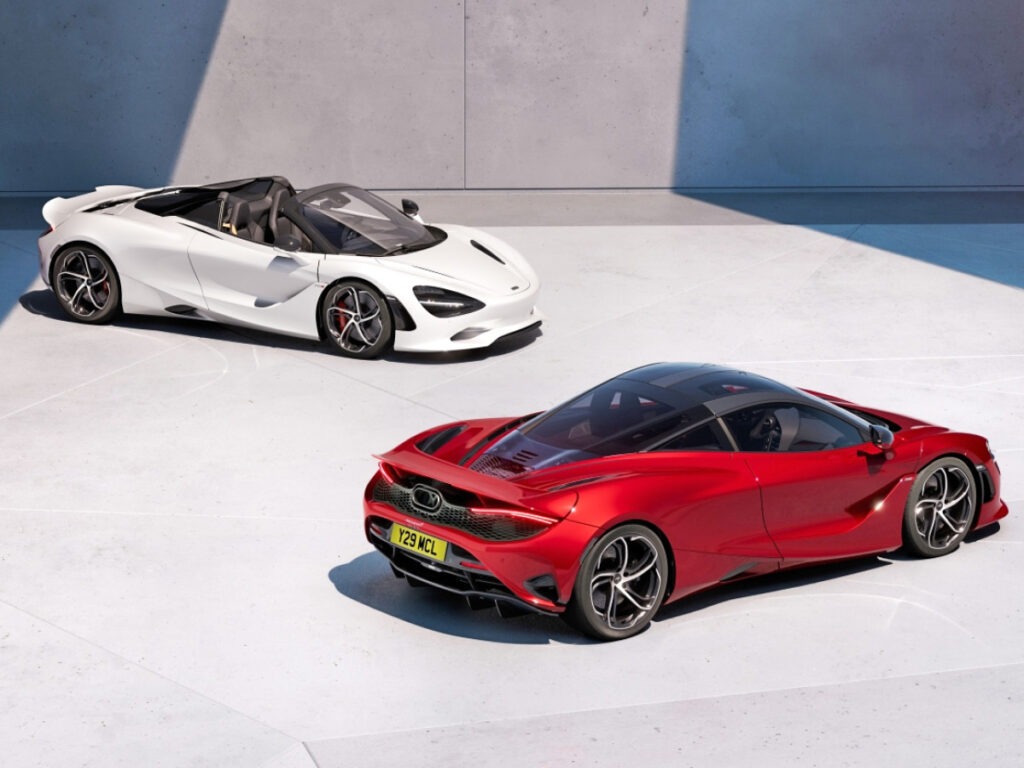 White McLaren 750S Spider and red 750S coupe