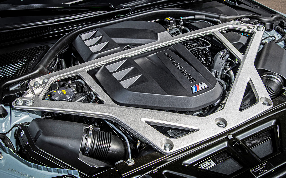 BMW M4 CSL engine view