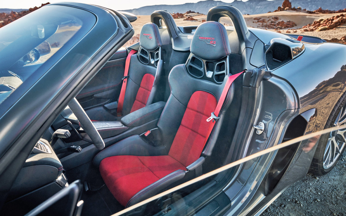 2024 Porsche 718 Spyder RS carbon fiber seats