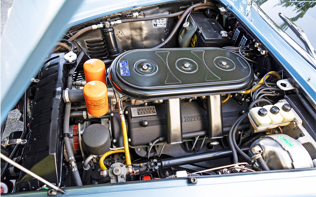 Ferrari 330 GTS engine view