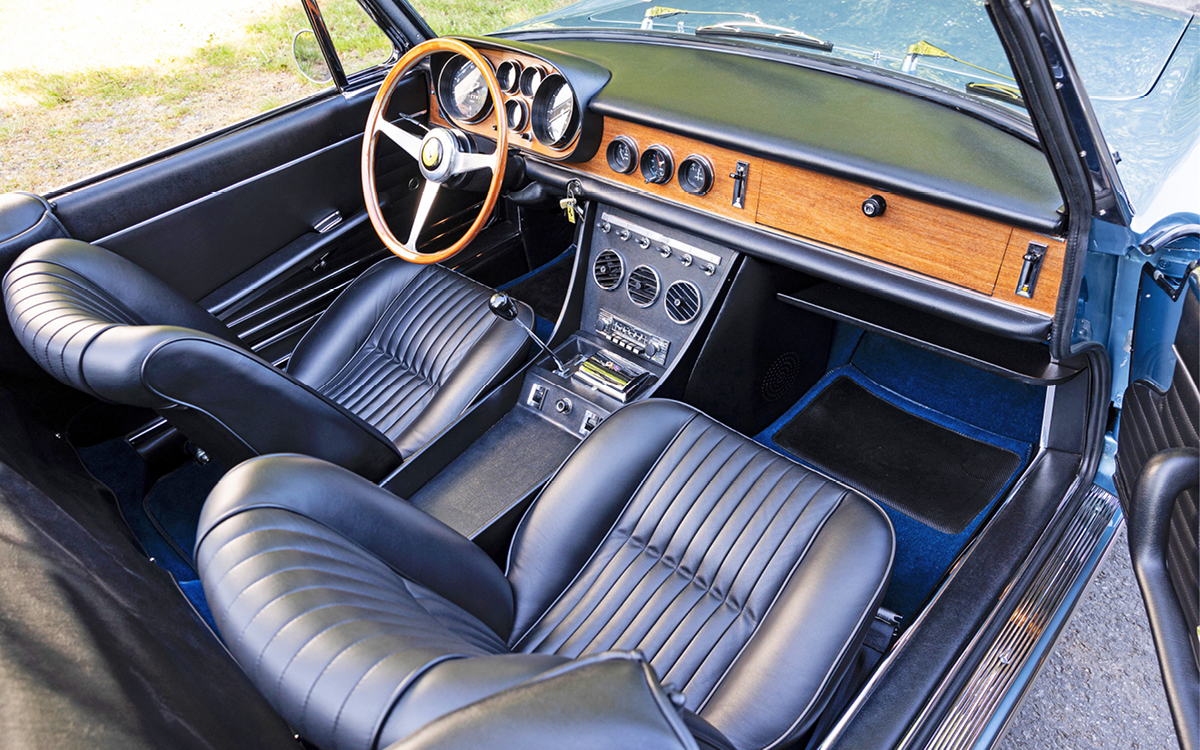 Ferrari 330 GTS interior view