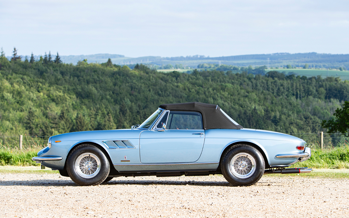 Blue Ferrari 330 GTS top up