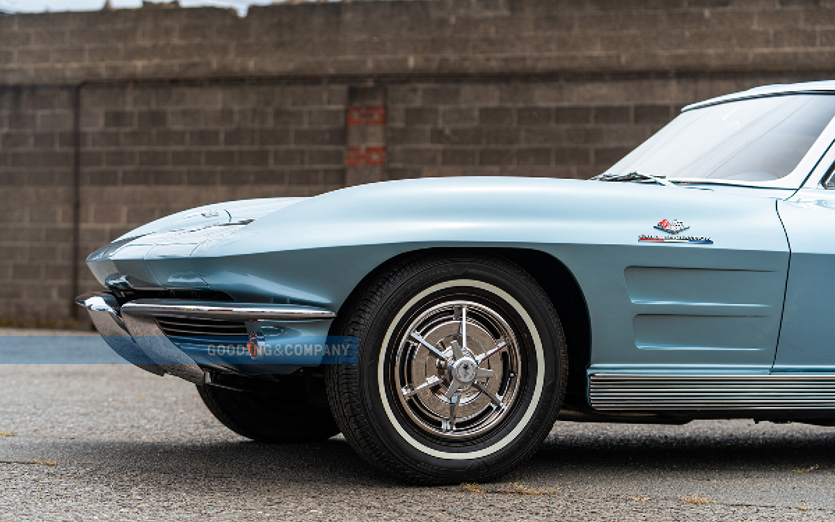 Silver-Blue 1963 Corvette left fender detail