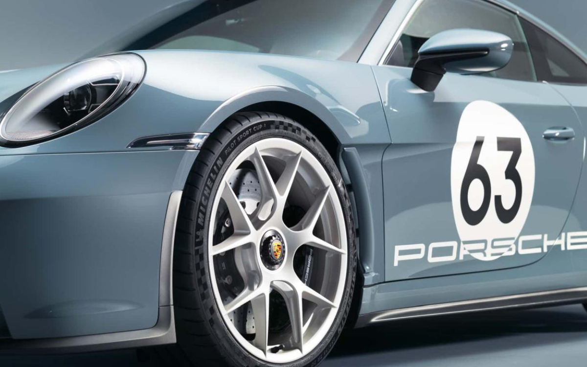 Porsche 911 ST closeup