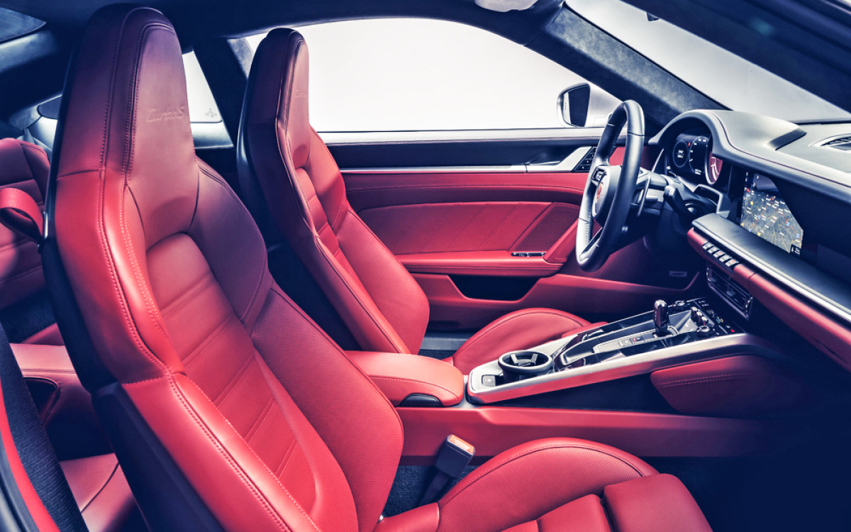 Porsche 911 Turbo S interior view