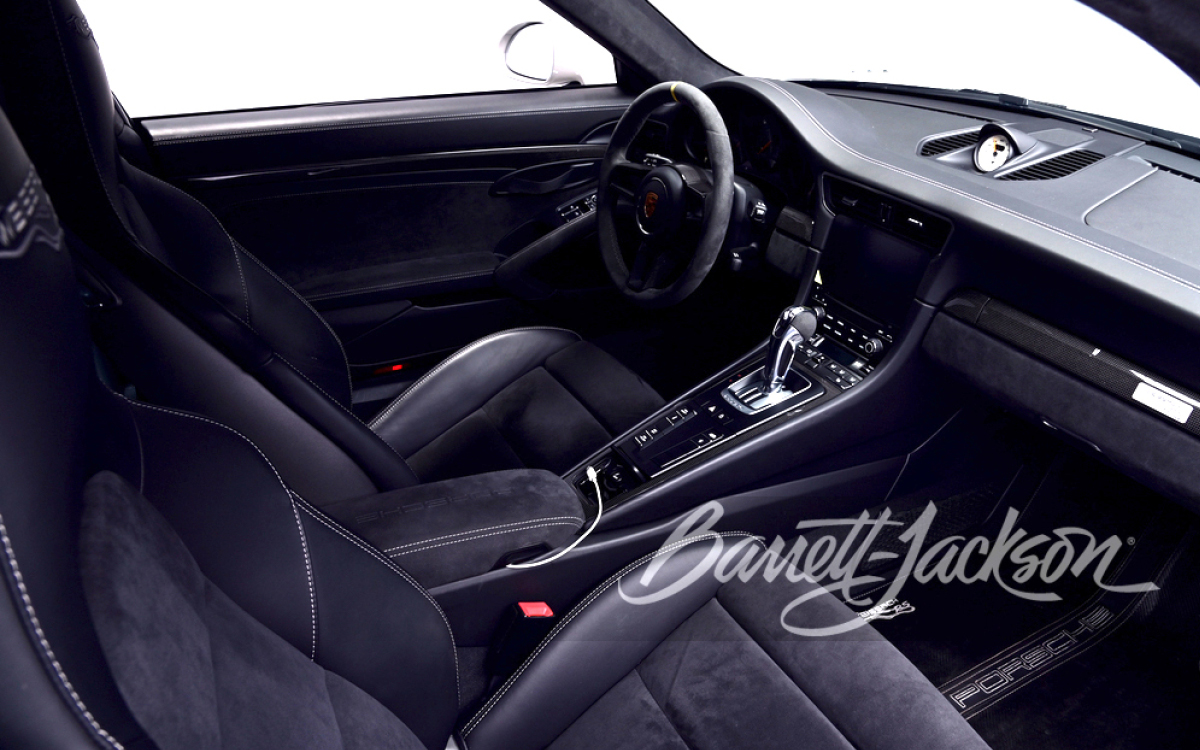 Porsche 911 GT2 RS interior view