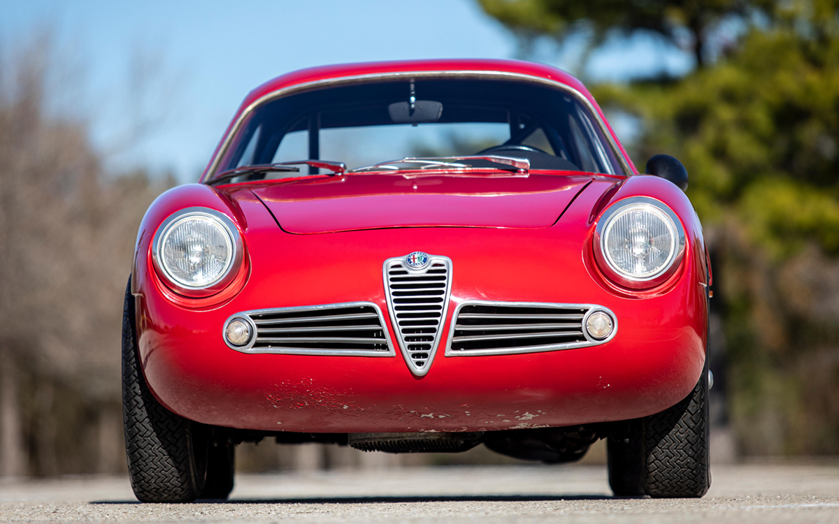 Red Alfa Romeo Giulietta SZ front view