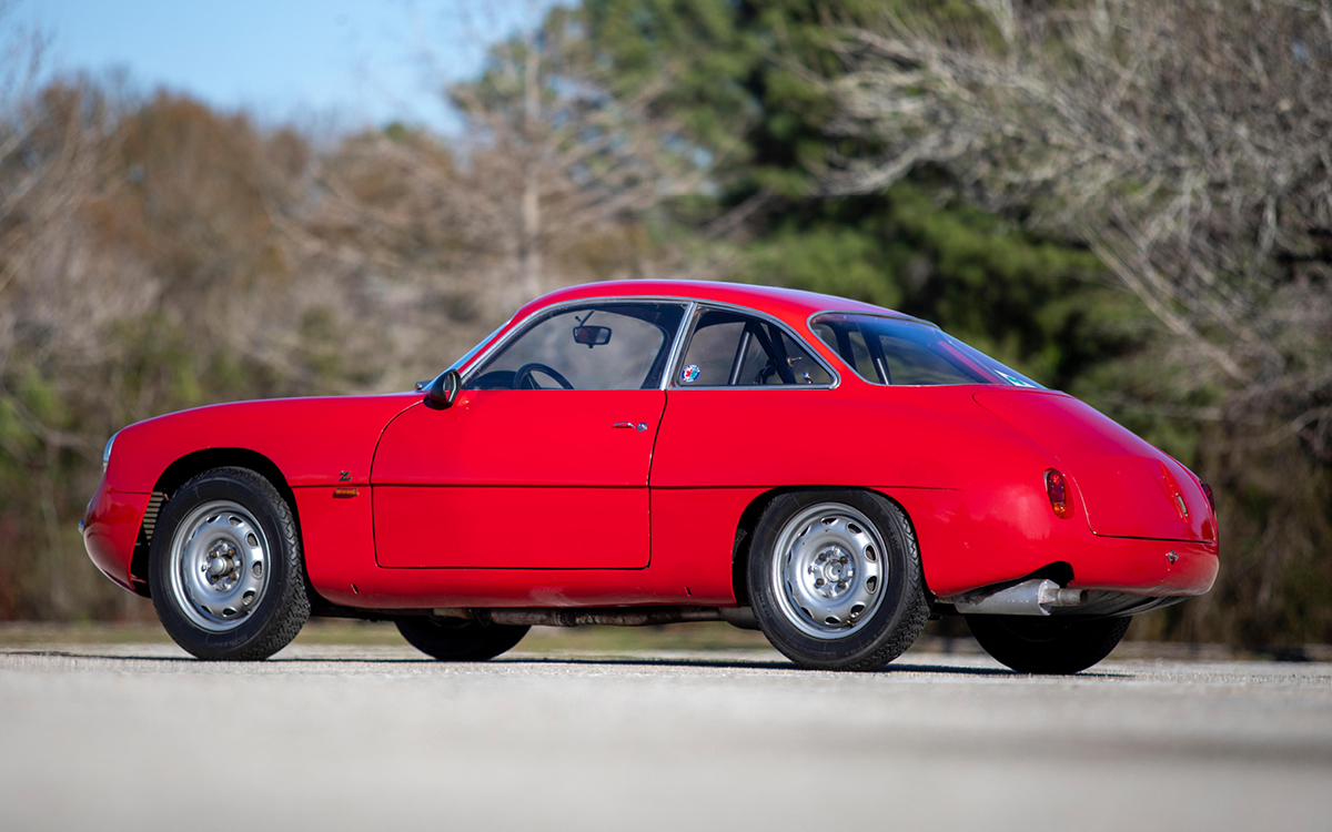 Red Alfa Romeo Giulietta SZ left rear view