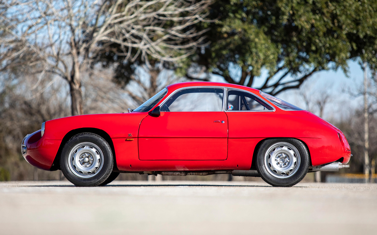 Red Alfa Romeo Giulietta SZ profile view