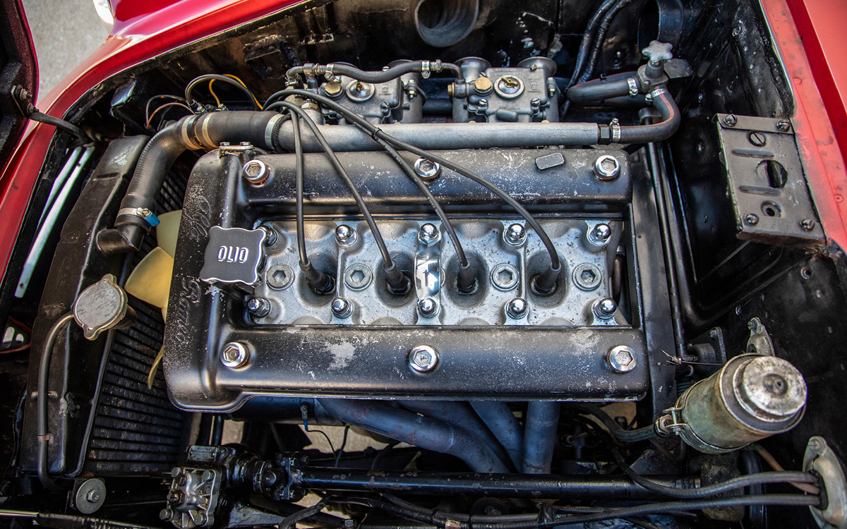 Red Alfa Romeo Giulietta SZ engine