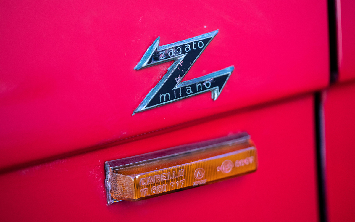 Red Alfa Romeo Giulietta SZ Zagato badge