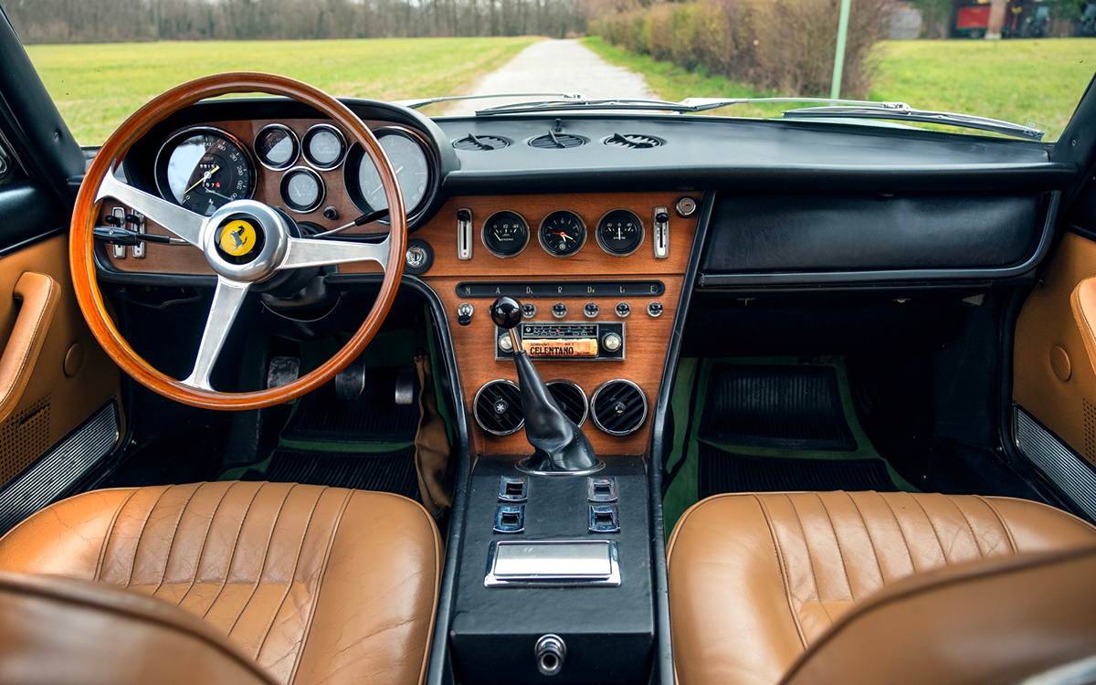 Green Ferrari 365 GT 2+2 interior