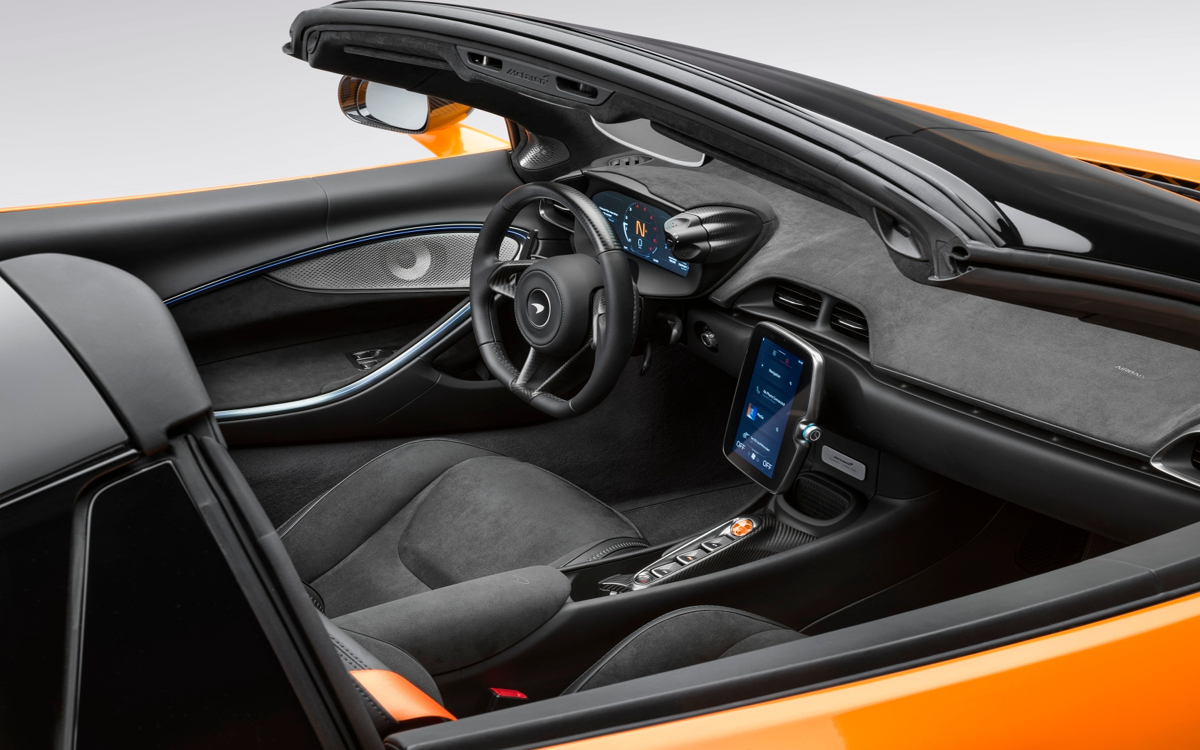 McLaren Artura Spider interior