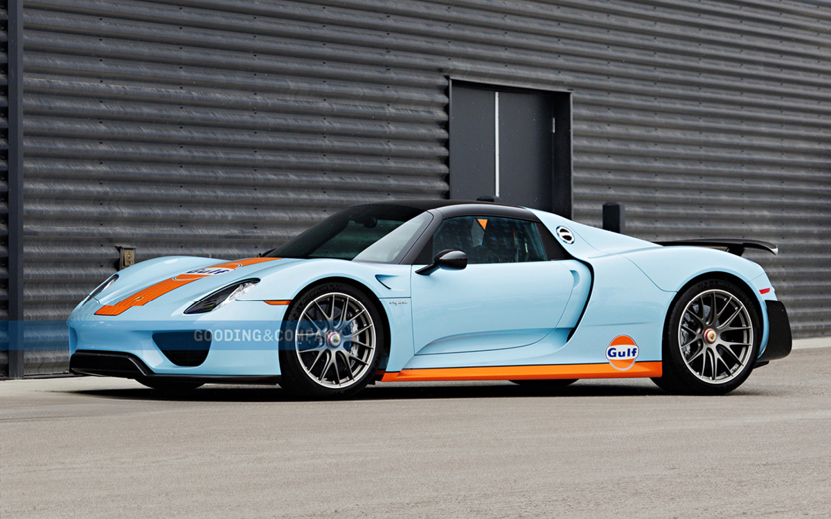 Gulf livery Porsche 918 Spyder left front view