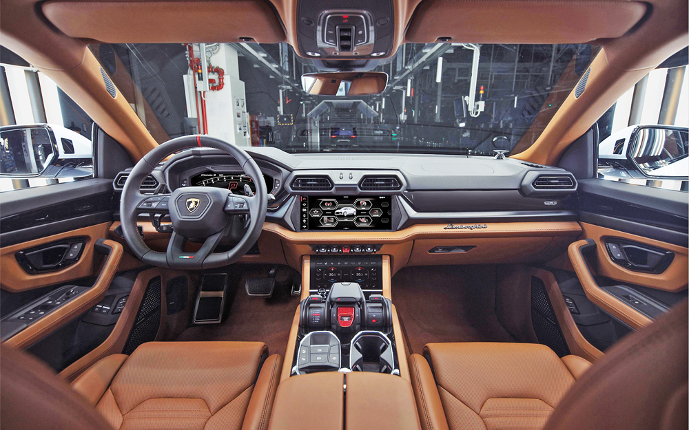 Lamborghini Urus SE interior view